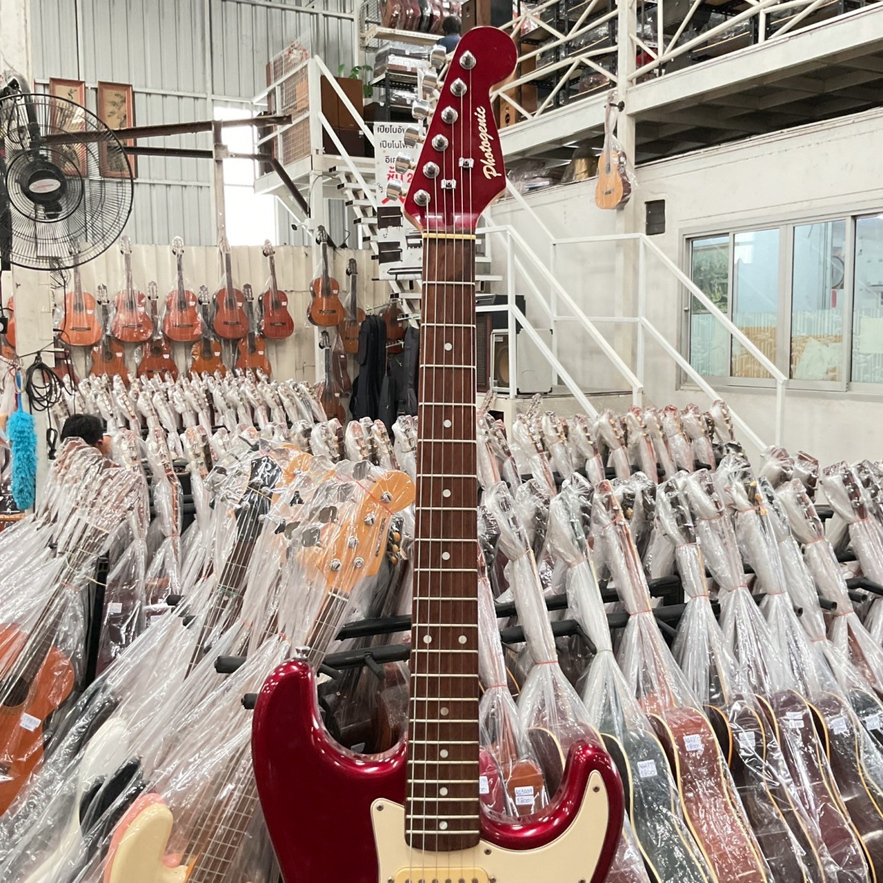 กีต้าร์ไฟฟ้า PHOTOGENIC