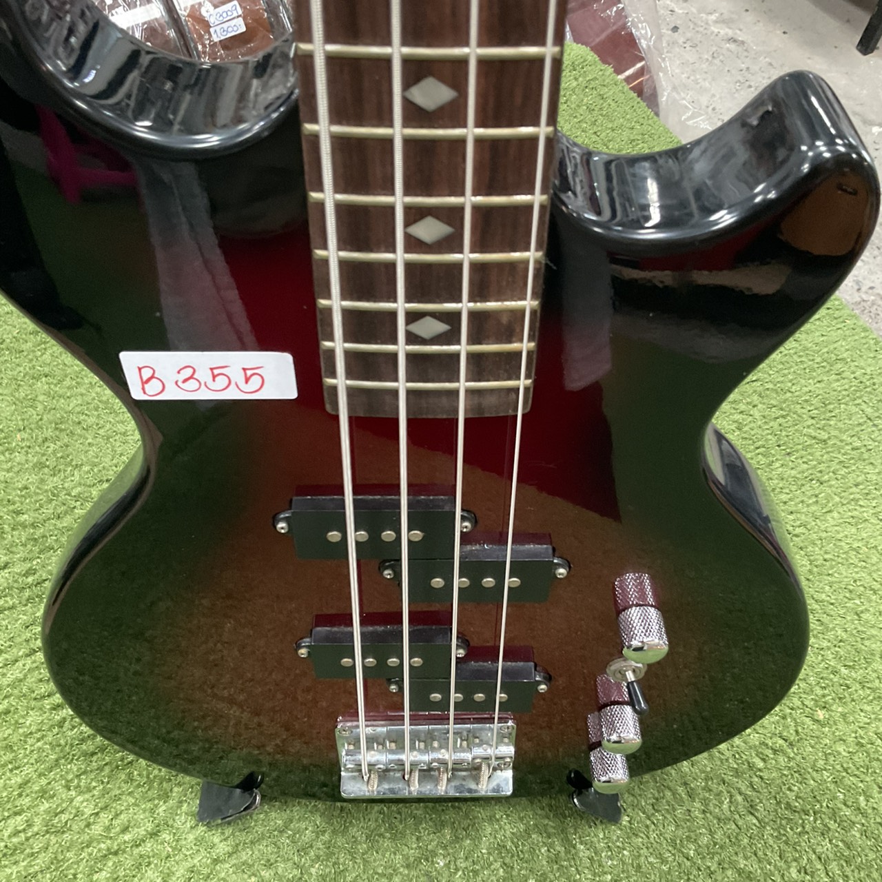 กีต้าร์เบส R