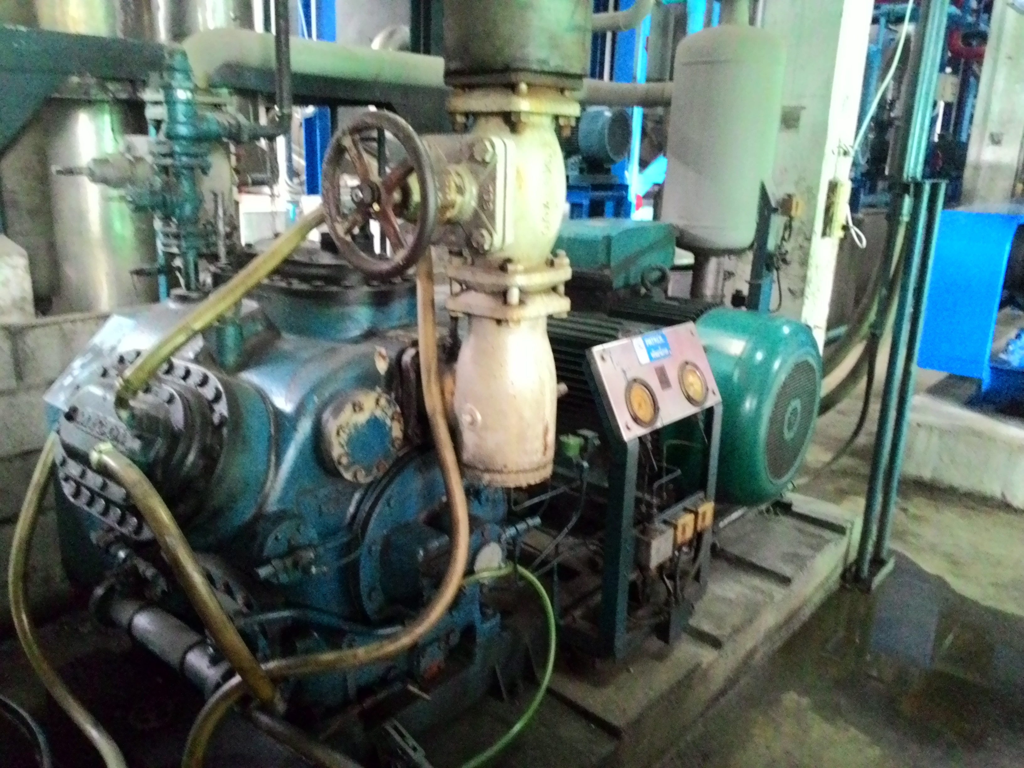 เครื่องผลิตน้ำแข็งหลอด ขนาด 30 ตัน/วัน คอมเพรสเซอร์ Mycom 6 B