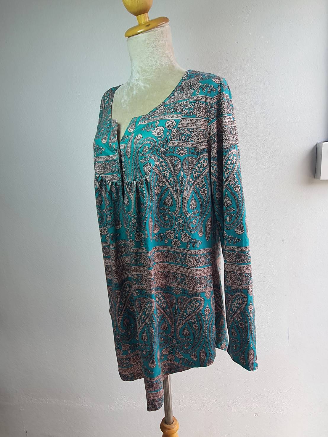 FF04182 เสื้อผ้ามือสอง สีเขียวลาย แบรนด์ halife อก 40-42 นิ้ว