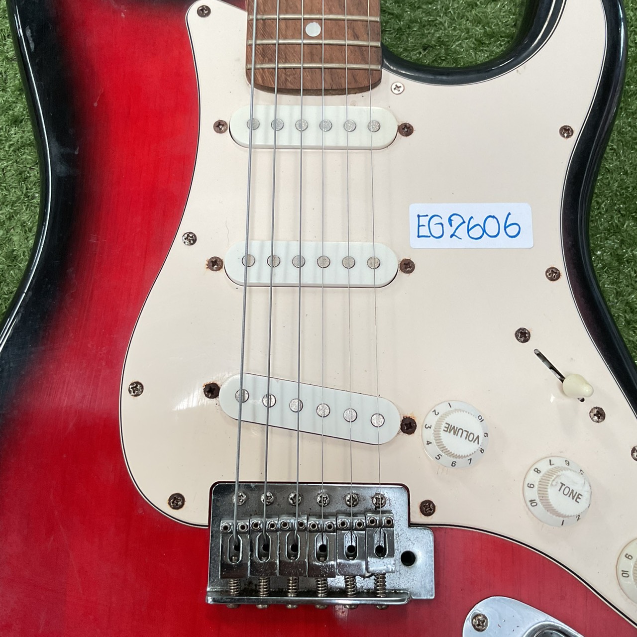 กีต้าร์ไฟฟ้า Mavis