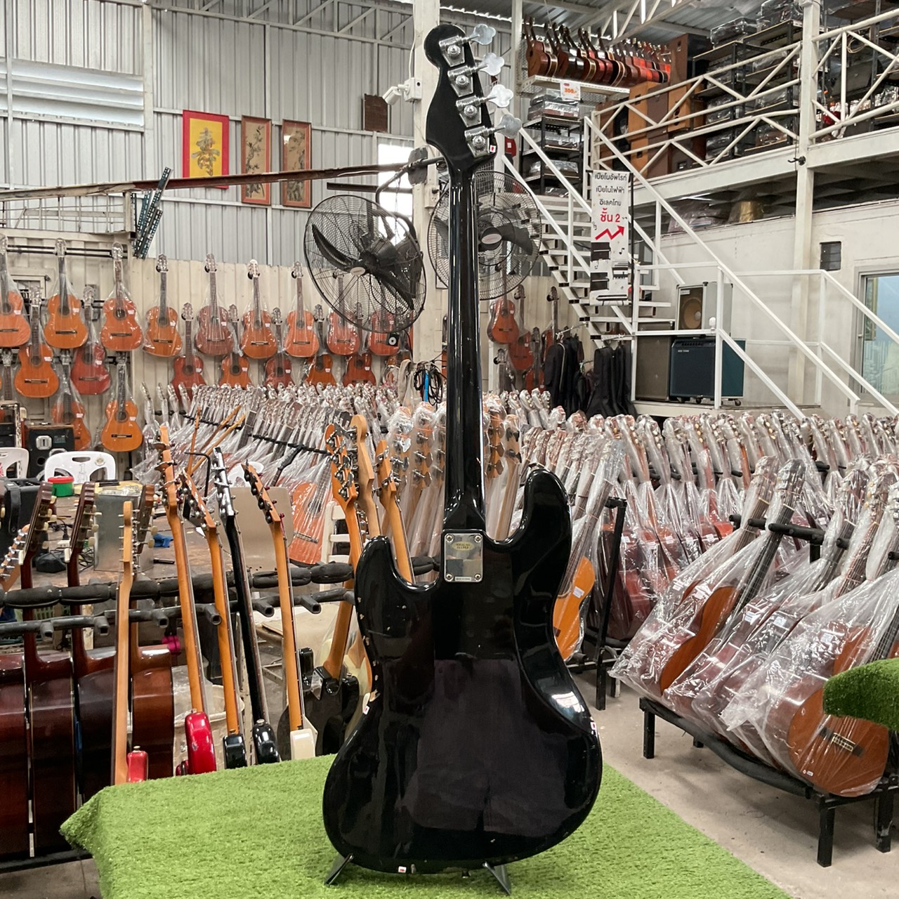 กีต้าร์เบส BUSKER'S