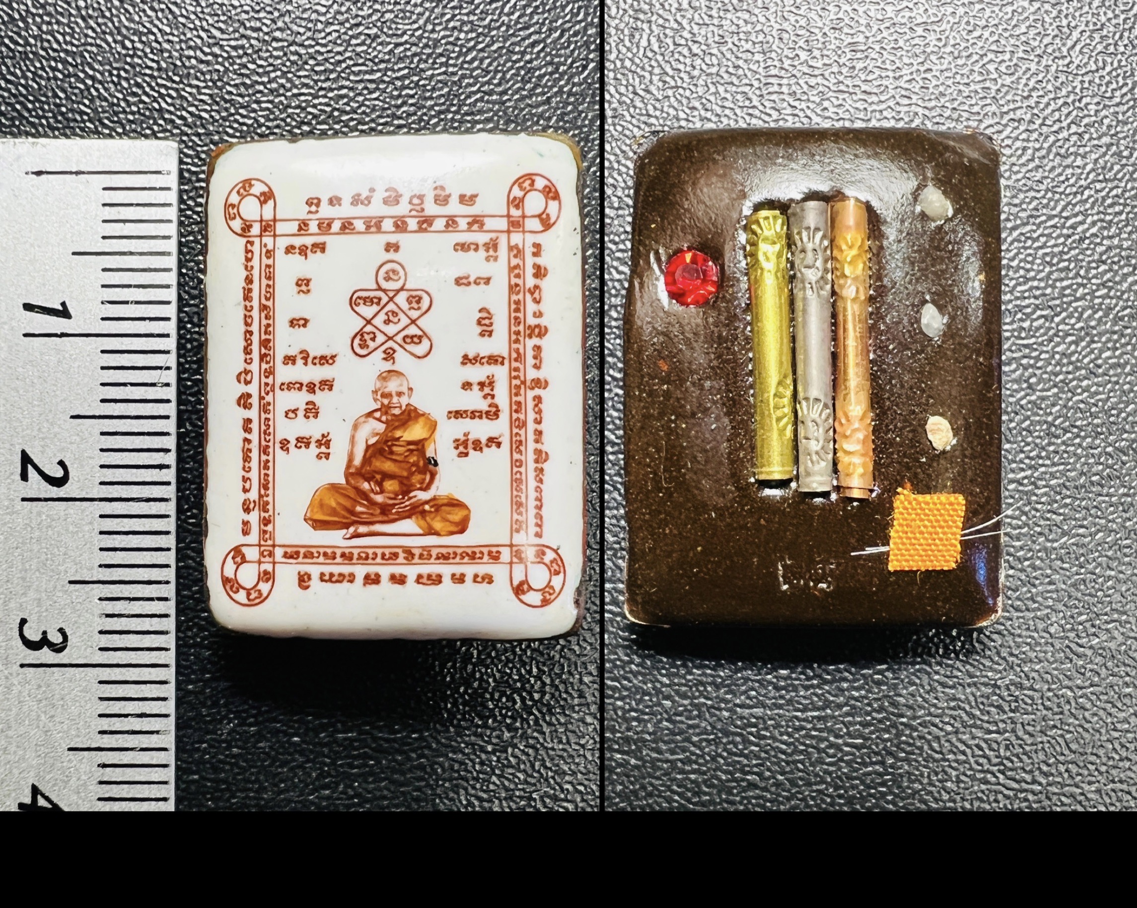 ล็อกเก็ตหลวงปู่หงษ์ (ฉากสี่เหลี่ยม, ตะกรุดสามกษัตริย์) Luang Pu Hong Locket (Square-shaped, 3 Kingdoms Takruds) SKU-01646