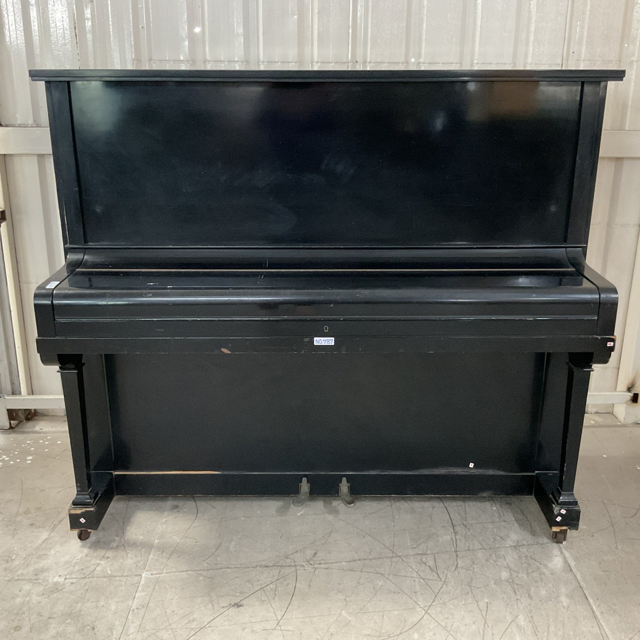 เปียโนอัพไลท์ Schweizerstein : HU-200