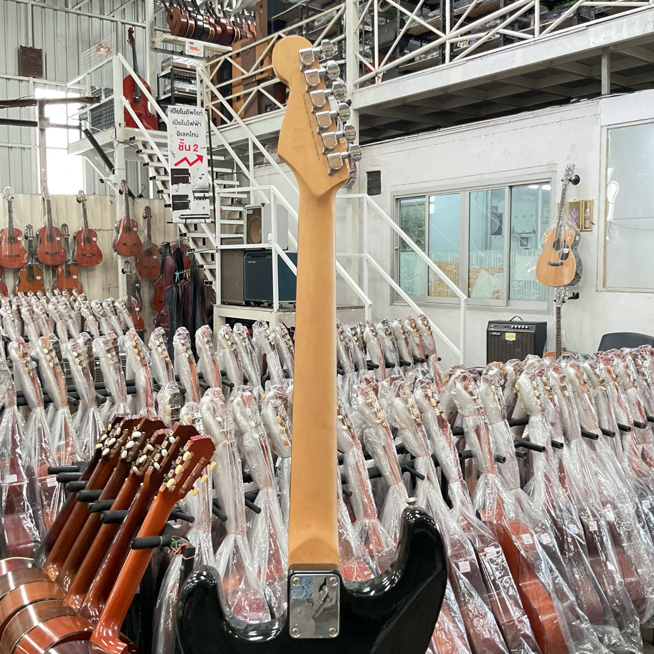 กีต้าร์ไฟฟ้า Mavis