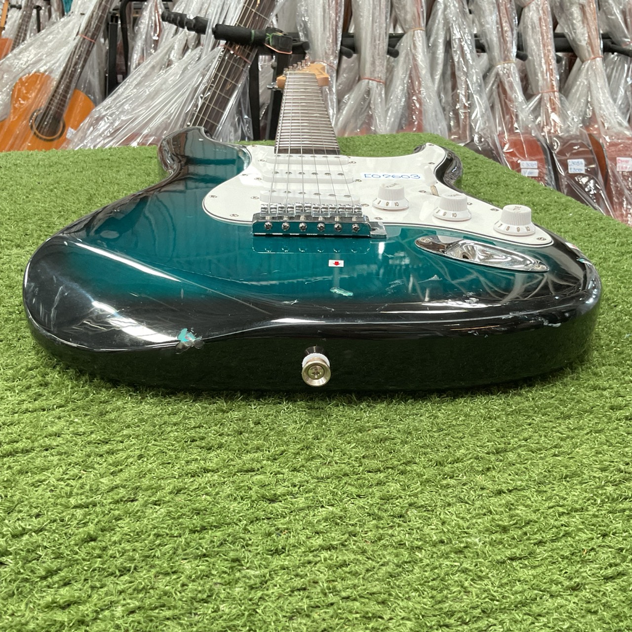 กีต้าร์ไฟฟ้า Mavis