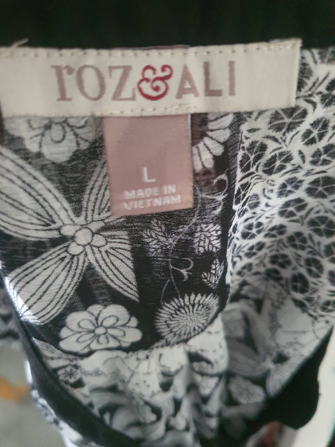 FF06100 เสื้อแฟชั่น ชีฟอง มือสอง แบรนด์ ROZ&ALI อก 40 นิ้ว