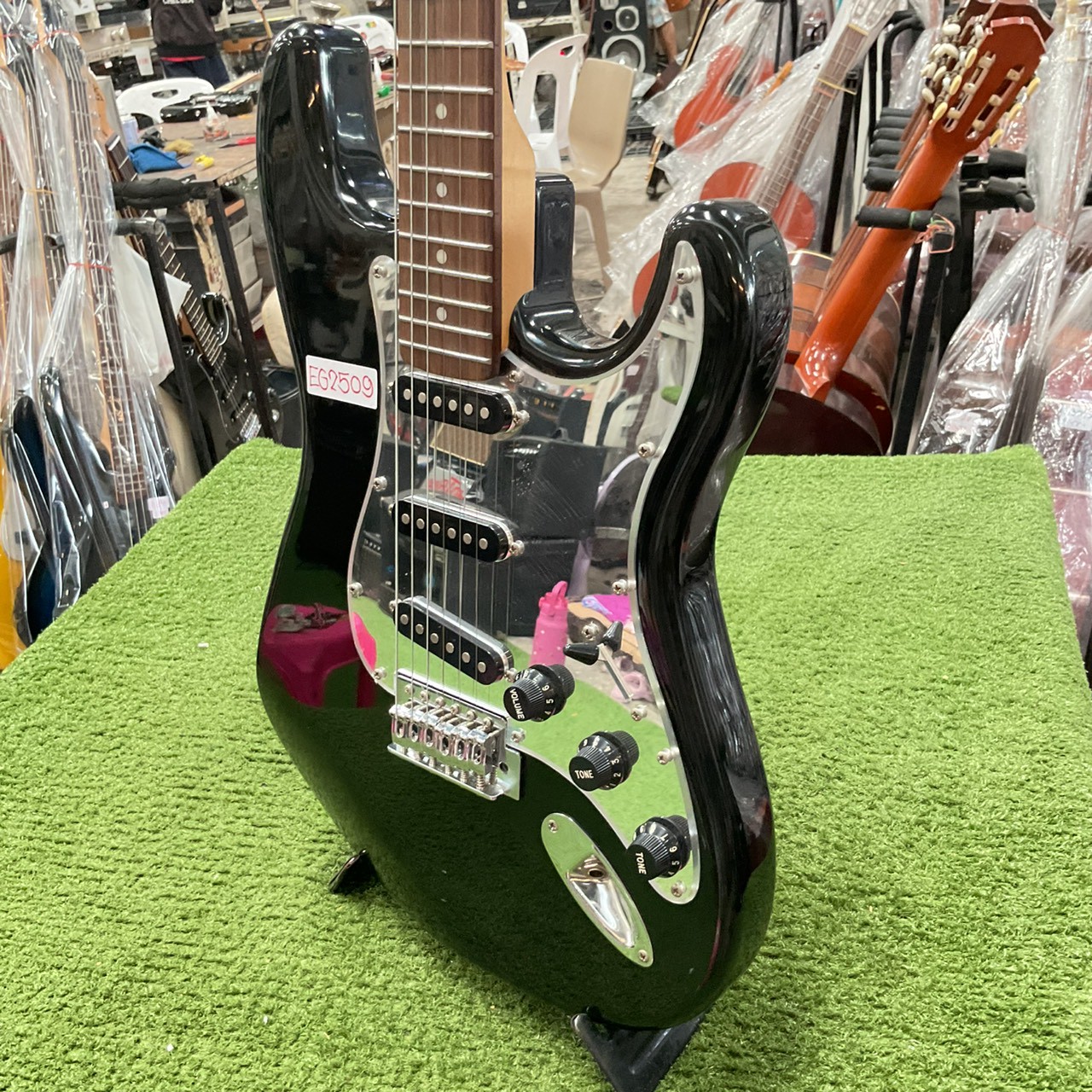 กีต้าร์ไฟฟ้า Mavis