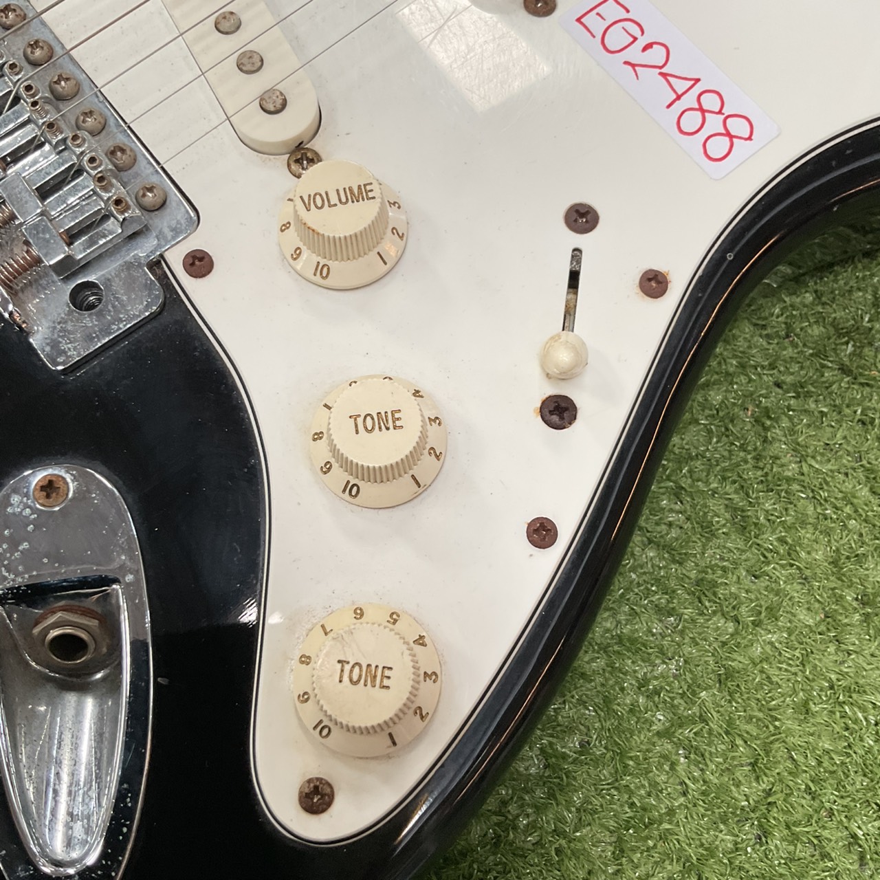 กีต้าร์ไฟฟ้า ยี่ห้อตามภาพ