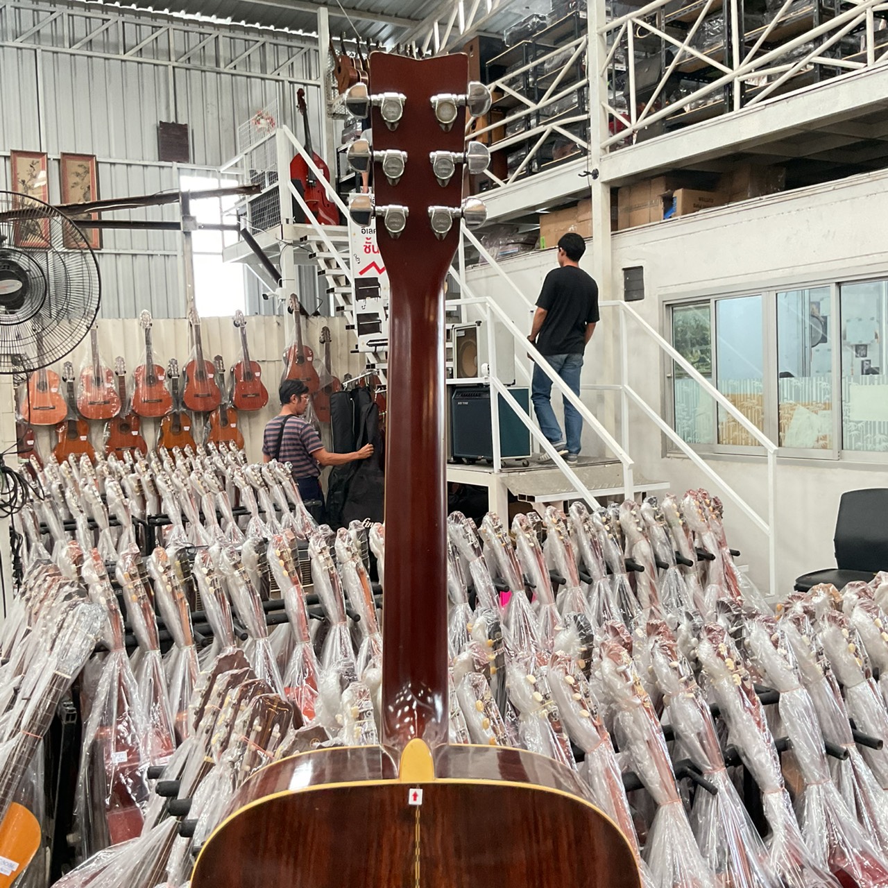 กีต้าร์โปร่งไฟฟ้า YAMAHA : FG-301