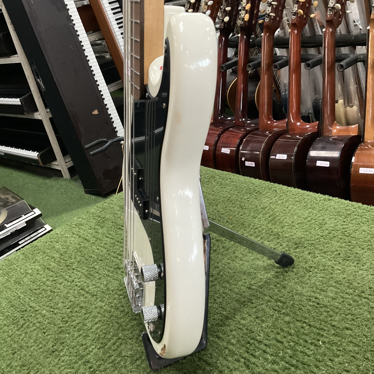 กีต้าร์เบส BUSKER'S