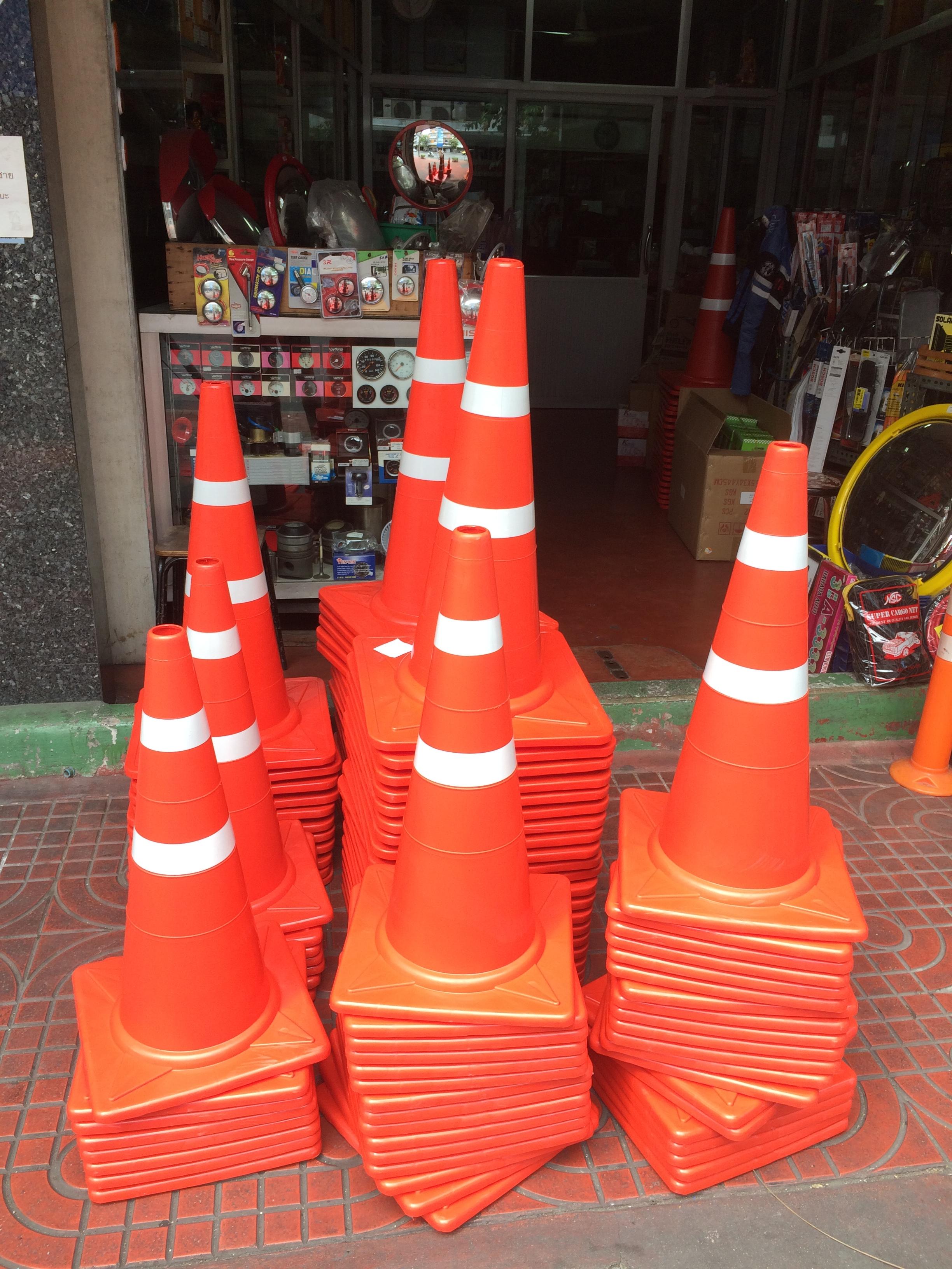 กรวยจราจรขนาด 50 70 80 cm พร้อมแถบสะท้อนแสง