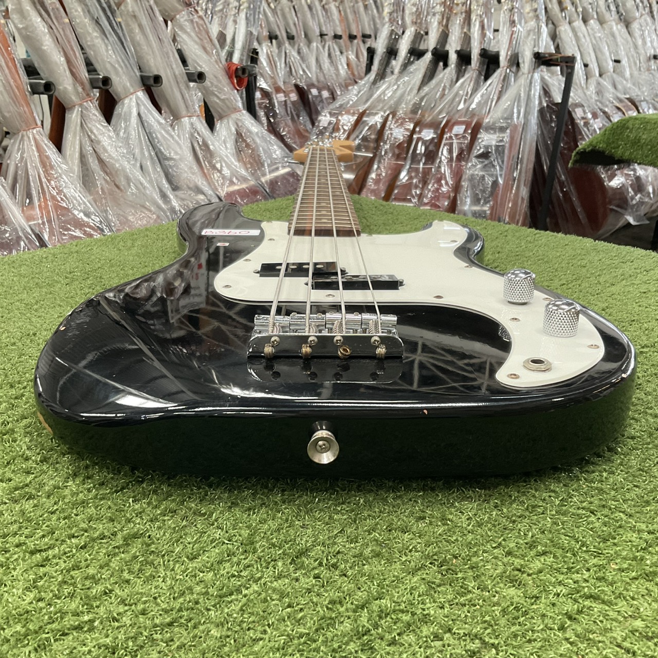 กีต้าร์เบส FORMESTAR