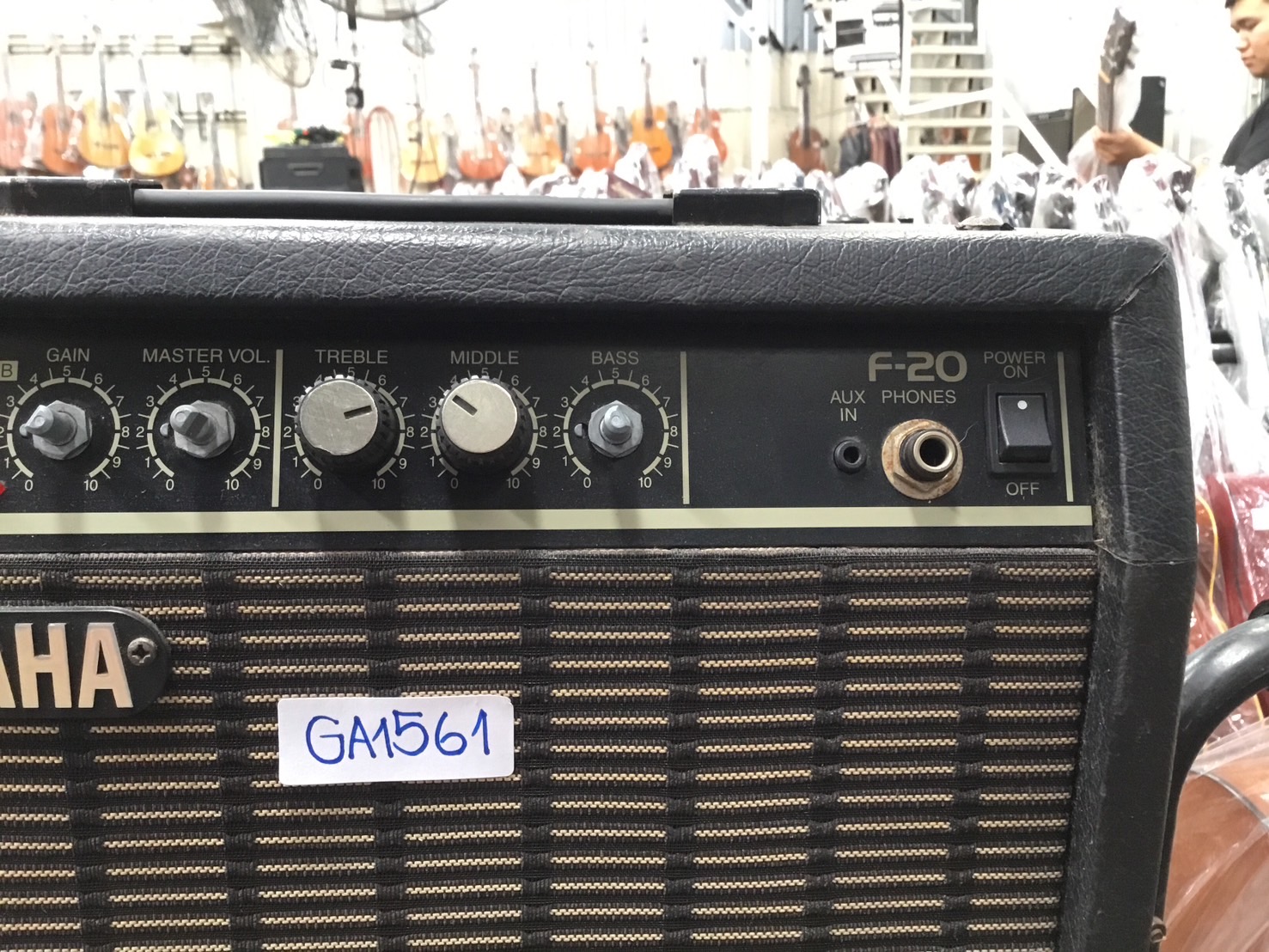 แอมป์กีต้าร์ YAMAHA : F-20