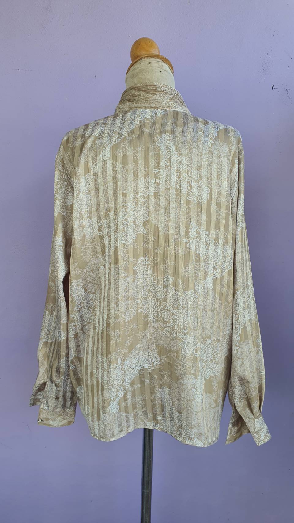 FF03229 เสื้อแฟชั่น มือสอง แบรนด์ ALFRED DUNNER Made in macau อก free -45 นิ้ว
