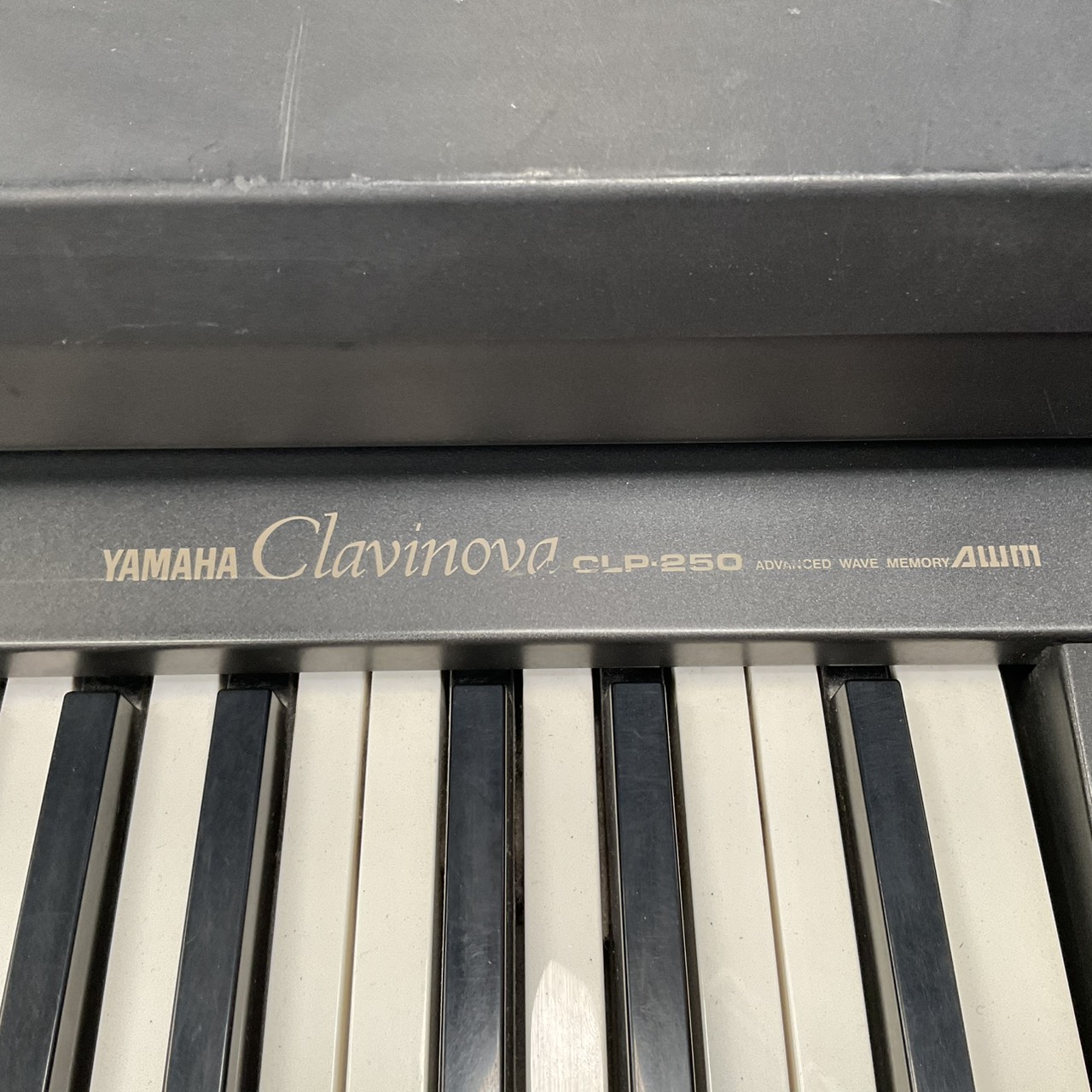 เปียโน YAMAHA : CLP-250 สินค้าไม่พร้อมใช้งาน (ต้องซ่อม)