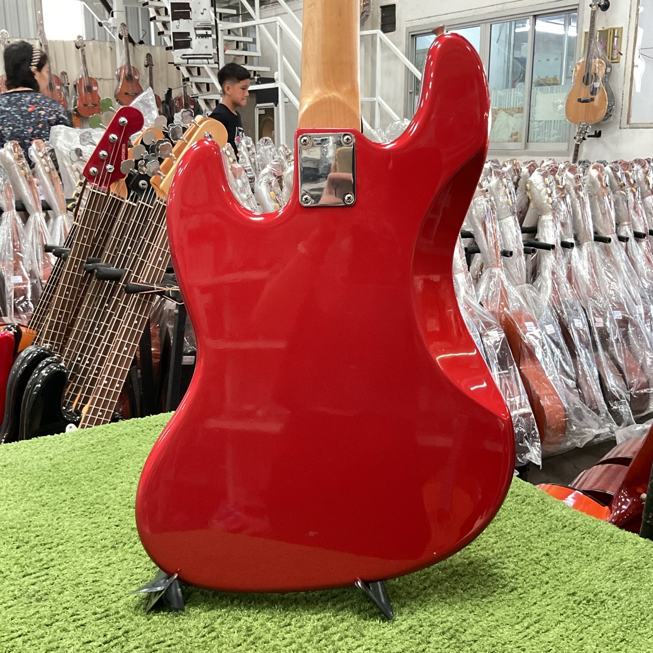 กีต้าร์เบส Legend