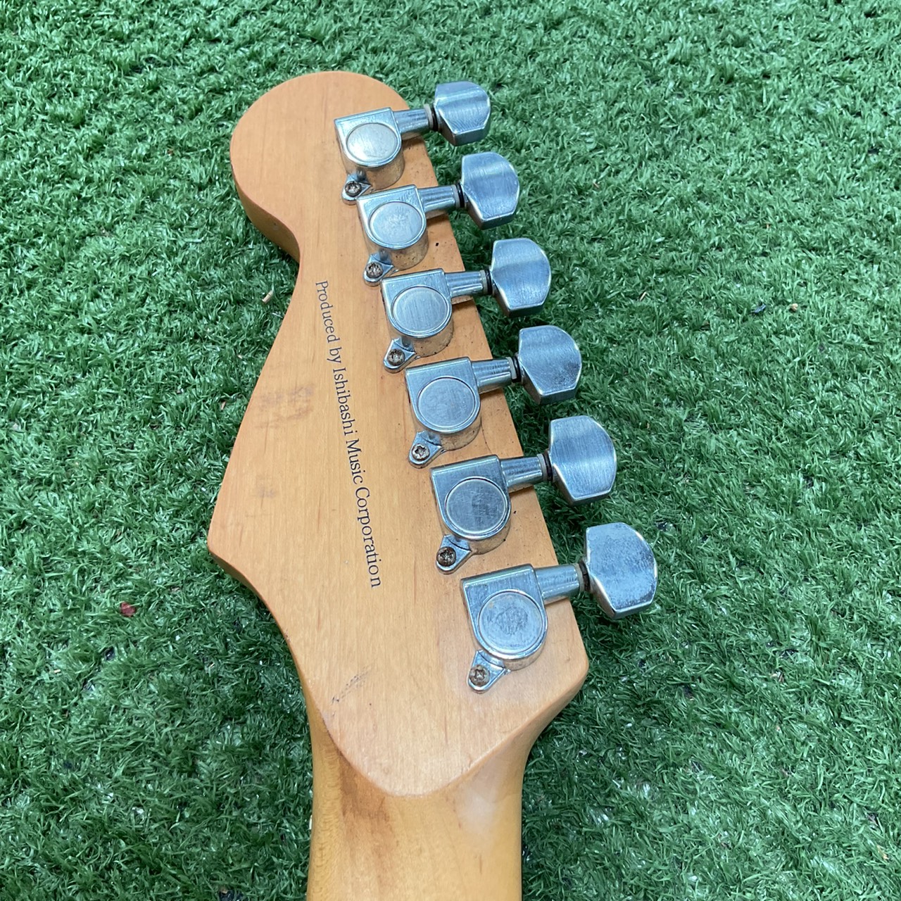 กีต้าร์ไฟฟ้า Mavis