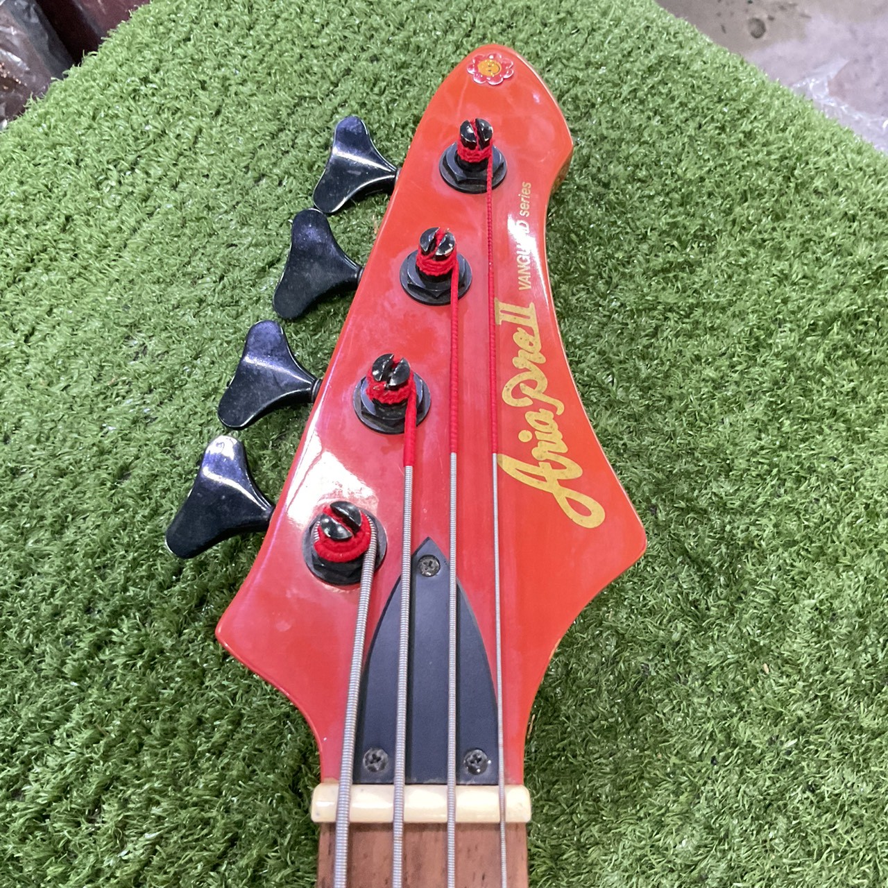 กีต้าร์เบส Aria Pro II : VANGUARD