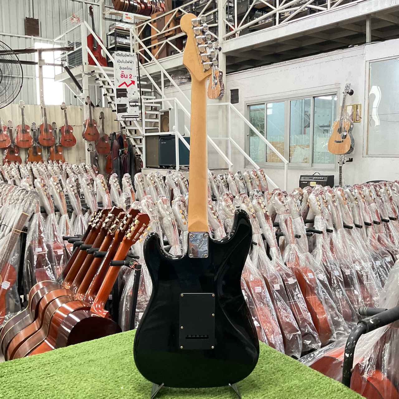 กีต้าร์ไฟฟ้า Mavis