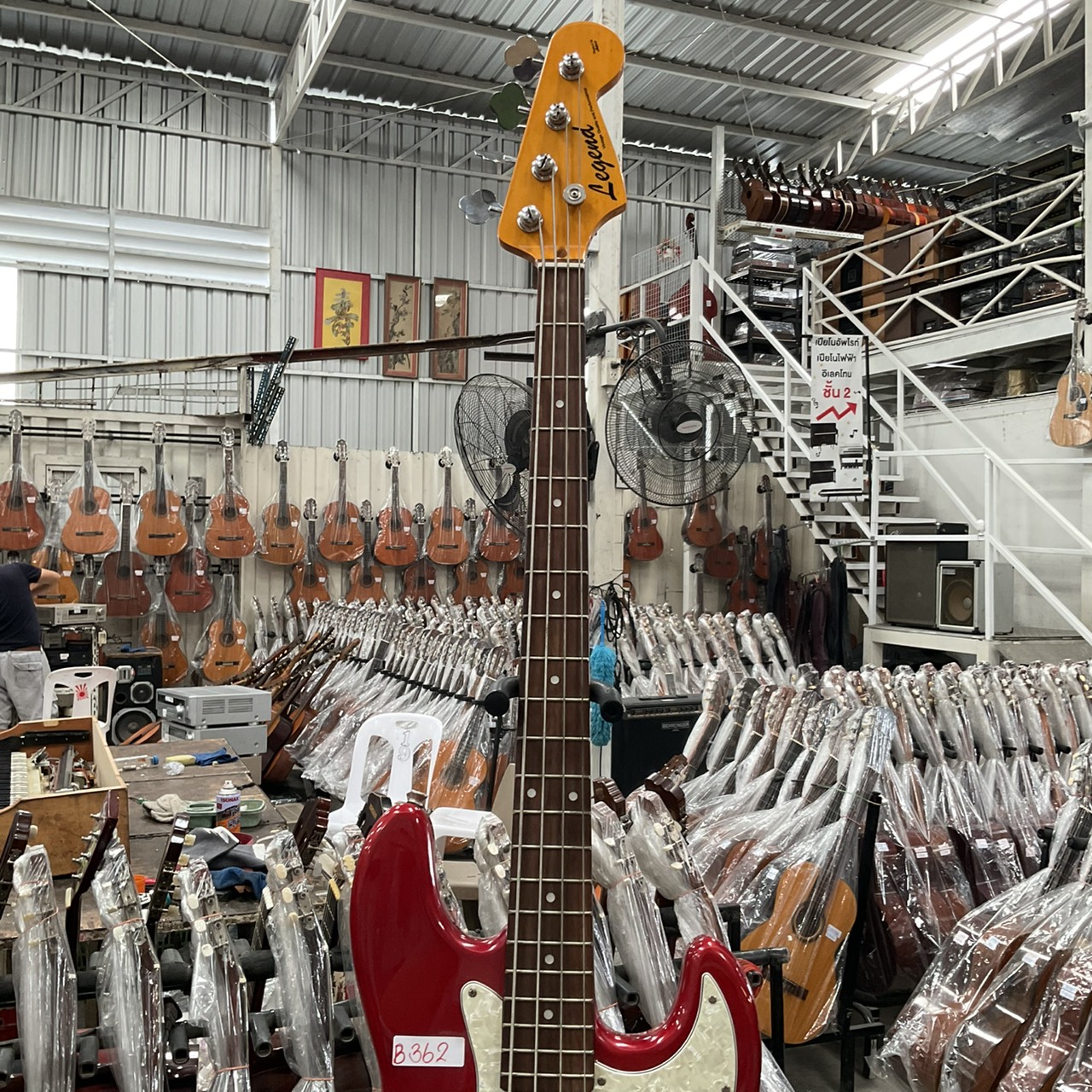 กีต้าร์เบส Legend