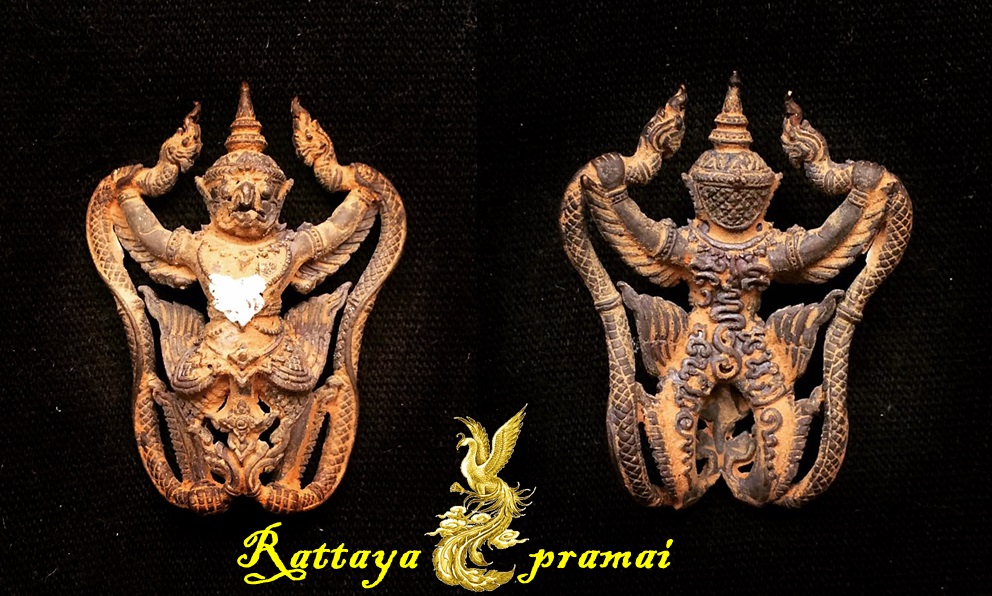 พญาครุฑรุ่นแรก หลวงปู่เช้า วัดห้วยลำใย นครสวรรค์ เนื้อนวะโลหะเทดินไทย