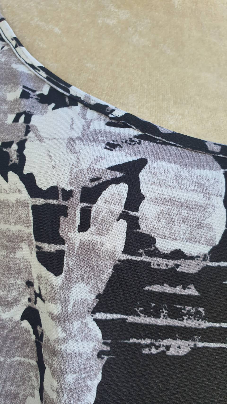 FF03013 เสื้อผ้ามือสอง สีดำลายขาวเทา ricki's อก 44-50 นิ้ว
