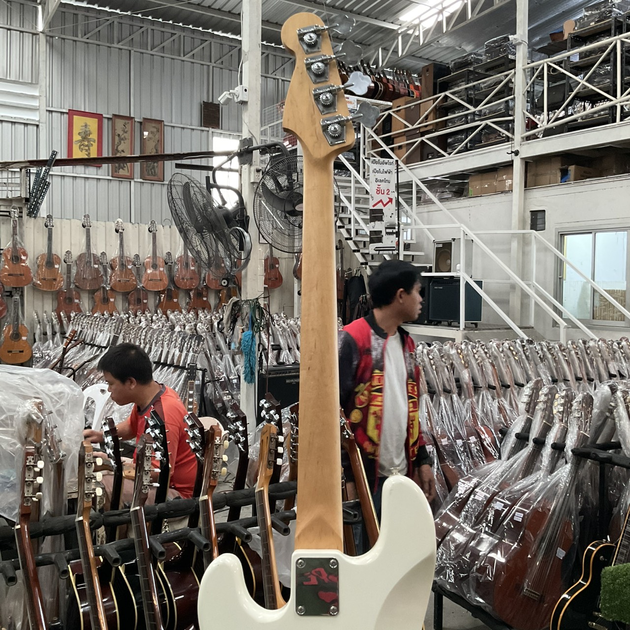 กีต้าร์เบส BUSKER'S