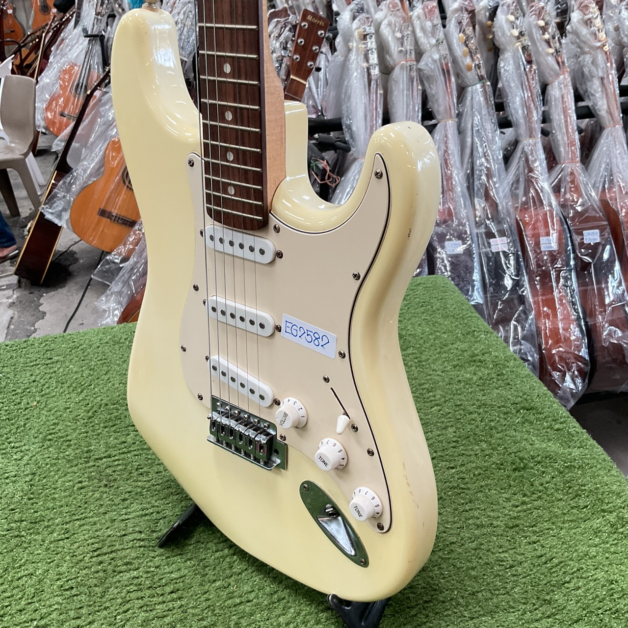 กีต้าร์ไฟฟ้า Mavis