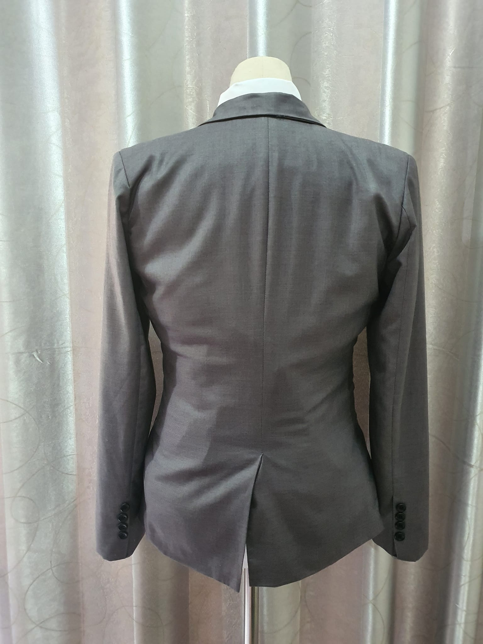 Suit0012 เสื้อสูท นำเข้า มือสอง สีเทา Apply อก 35 นิ้ว