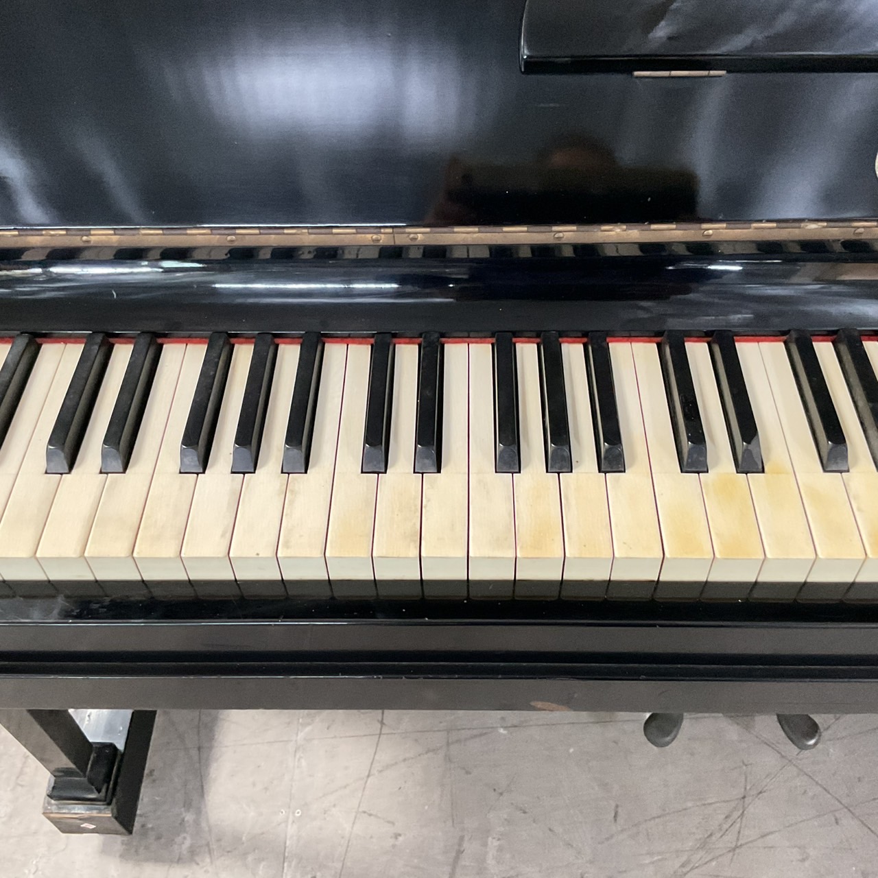 เปียโนอัพไลท์ Schweizerstein : HU-200