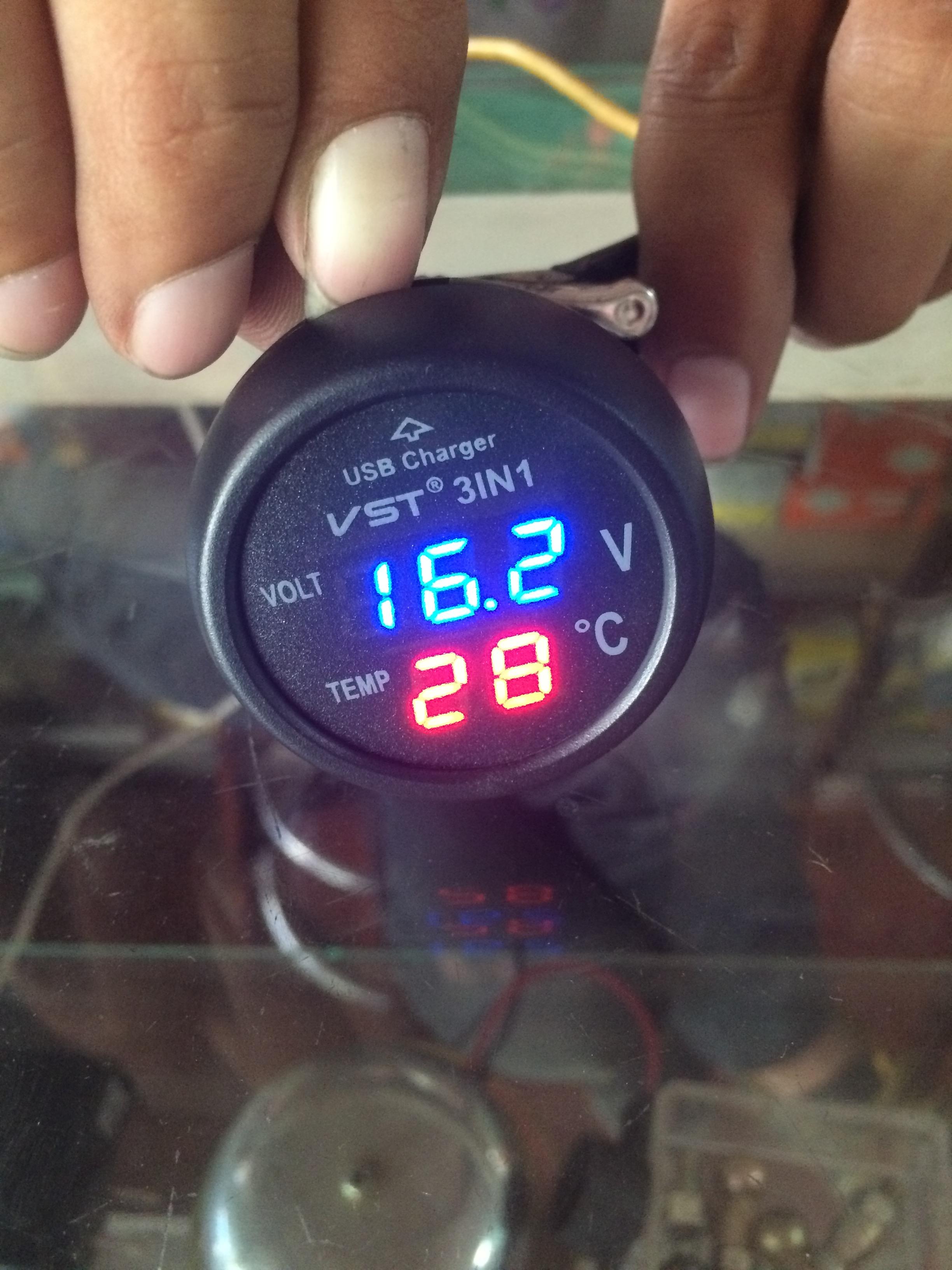 เกจ์วัด 3 in 1 วัด volt 12-24 V, อุณหภูมิ, USB (เสียบกับที่จุดบุหรี่)