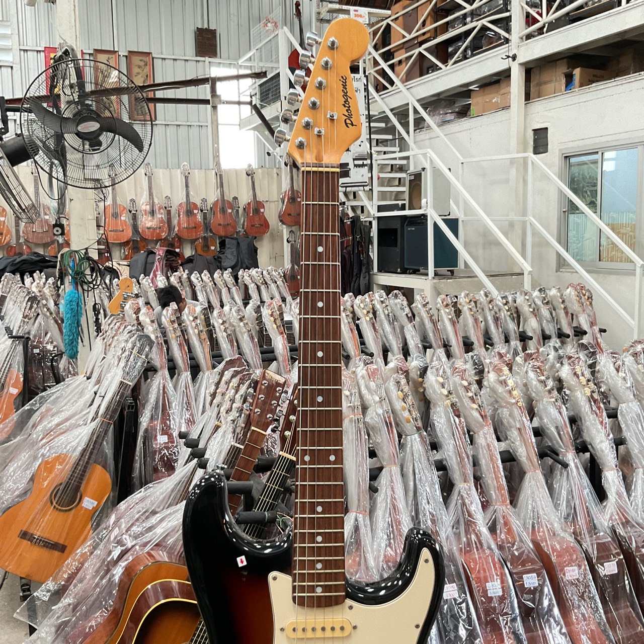 กีต้าร์ไฟฟ้า Photogenic