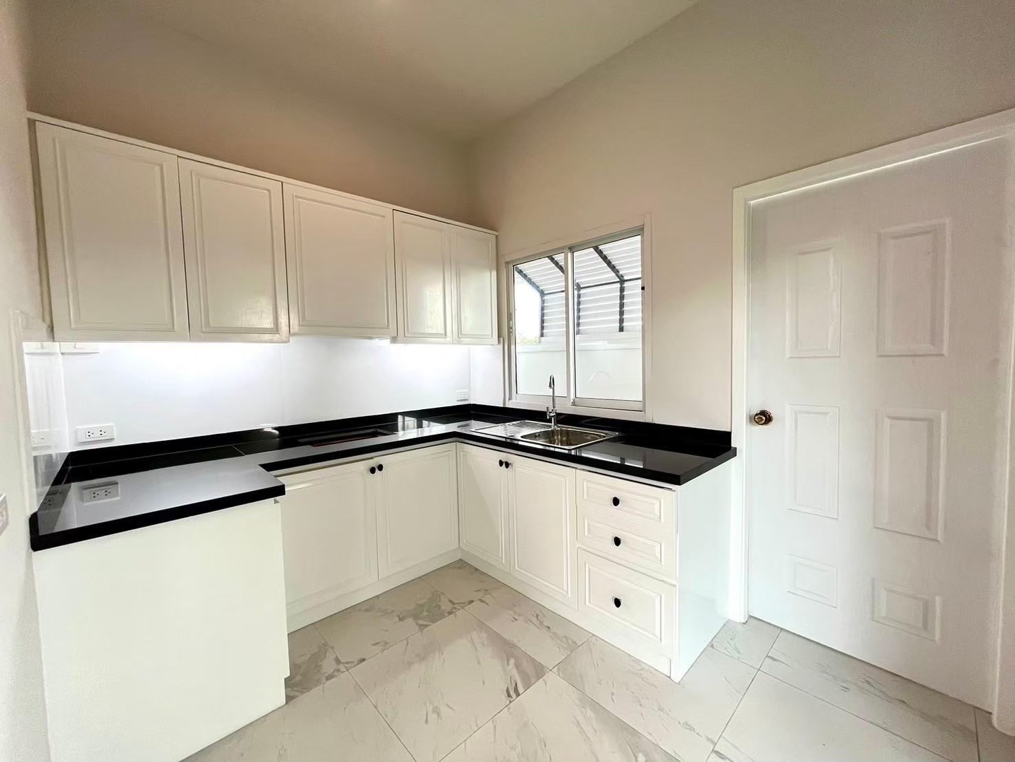 #ขายบ้านพัทยา ซอยเขาตาโล หมู่บ้านนิบบาน่า เฉดใกล้โรงเรียนนานาชาติ 3 ห้องนอน 2 ห้องน้ำ ตกแต่งพร้อมอยู่ สวยมาก #บ้านมือ1 รปภ. 24 ชั่วโมง