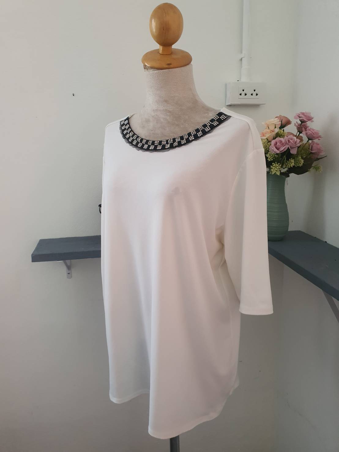 FF05190 เสื้อผ้ามือสอง สีขาว แบรนด์ LIZ CLAIBORN อก 42-48นิ้ว