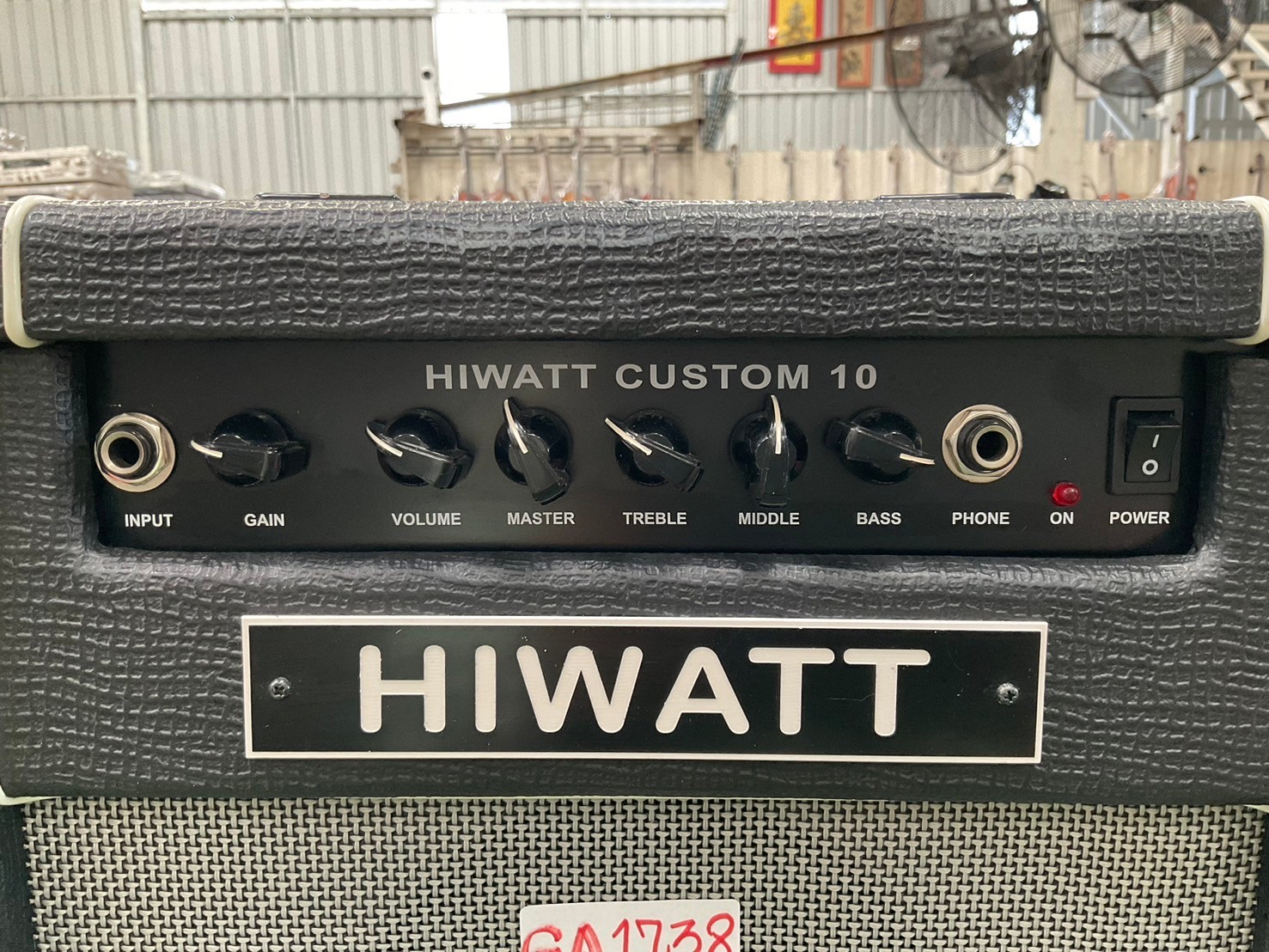 แอมป์กีต้าร์ HIWATT : CUSTOM 10