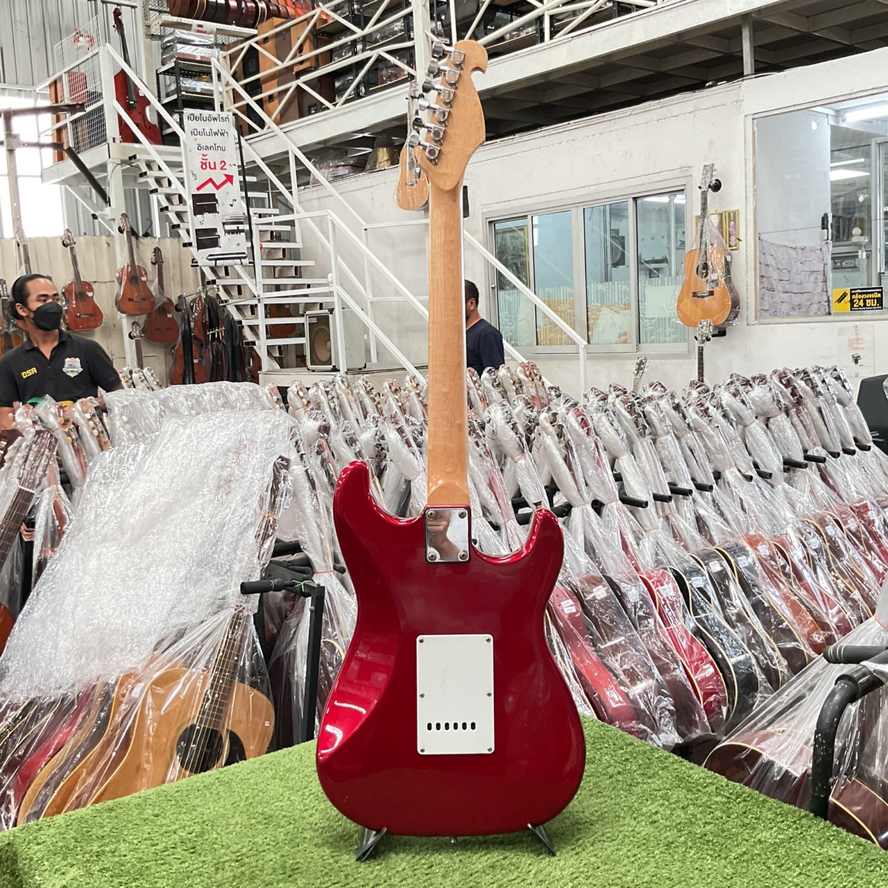 กีต้าร์ไฟฟ้า Giannini (สำหรับมือซ้าย)