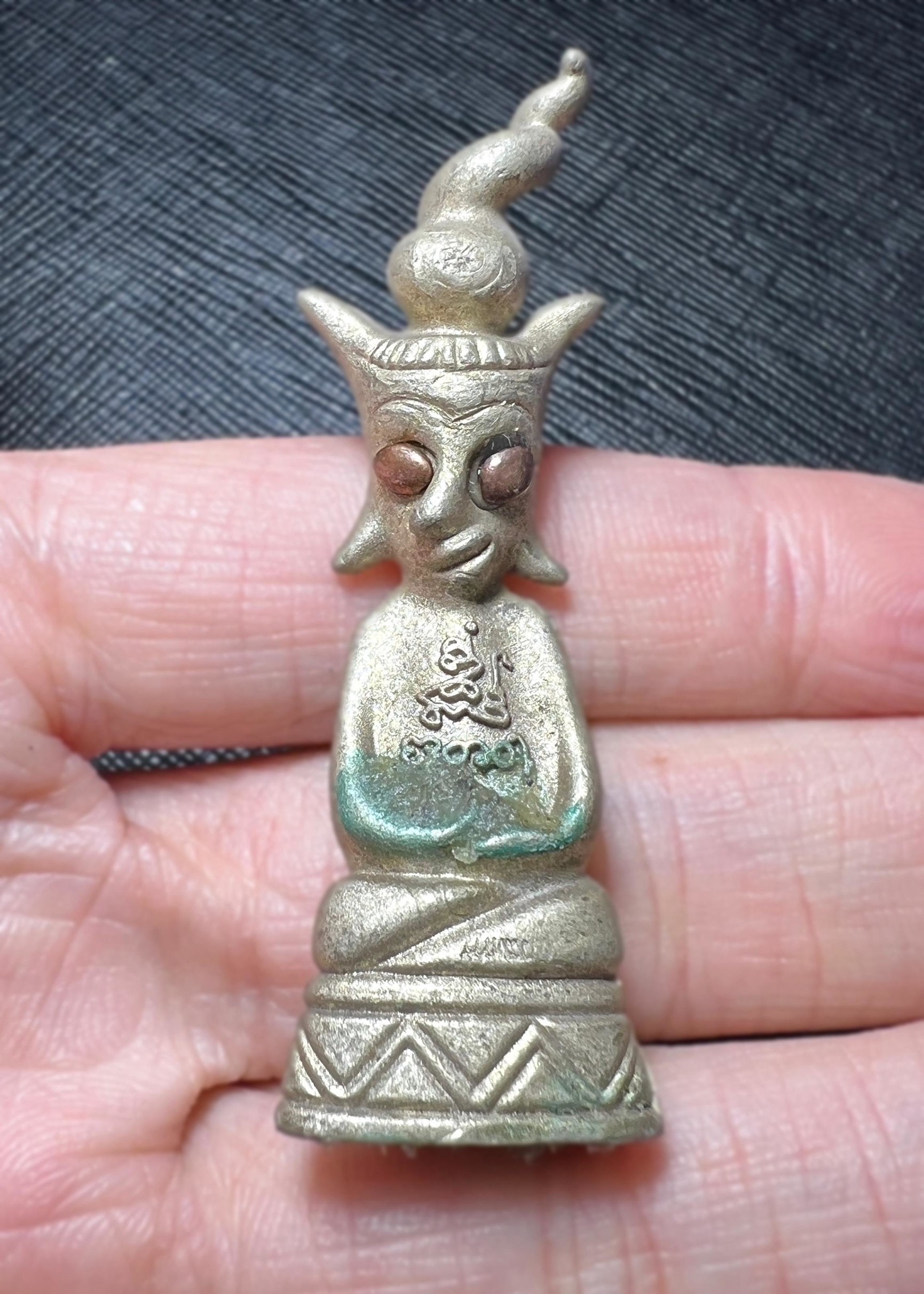 พญางั่งจักรพรรดิจันทร์เสี้ยว (6 ซม,เนื้อทองขาวผิวไฟ) Crescent Moon Emperor Ngang. (6 cm,alpaca silver raw skin material) SKU-03976