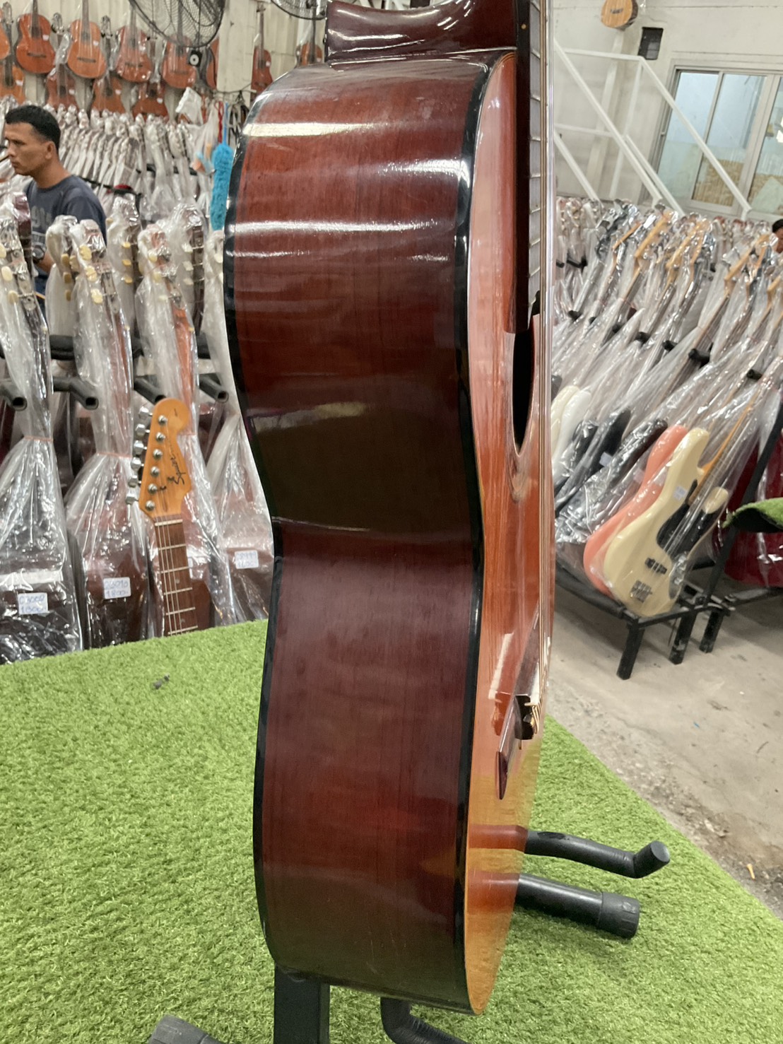 กีต้าร์คลาสสิค CLARK GUITAR : NO.10