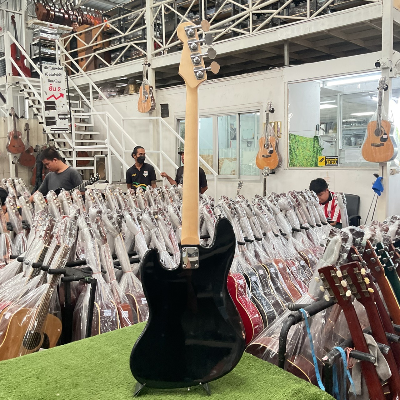 กีต้าร์เบส Gion