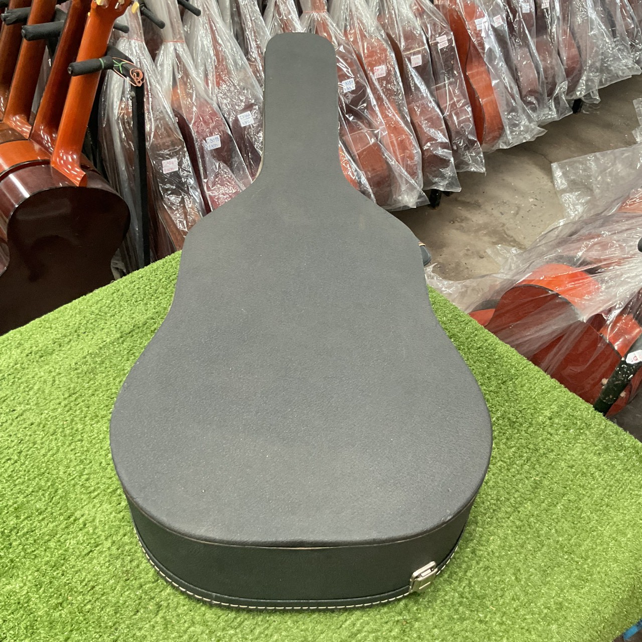 กล่องเคสกีต้าร์โปร่ง