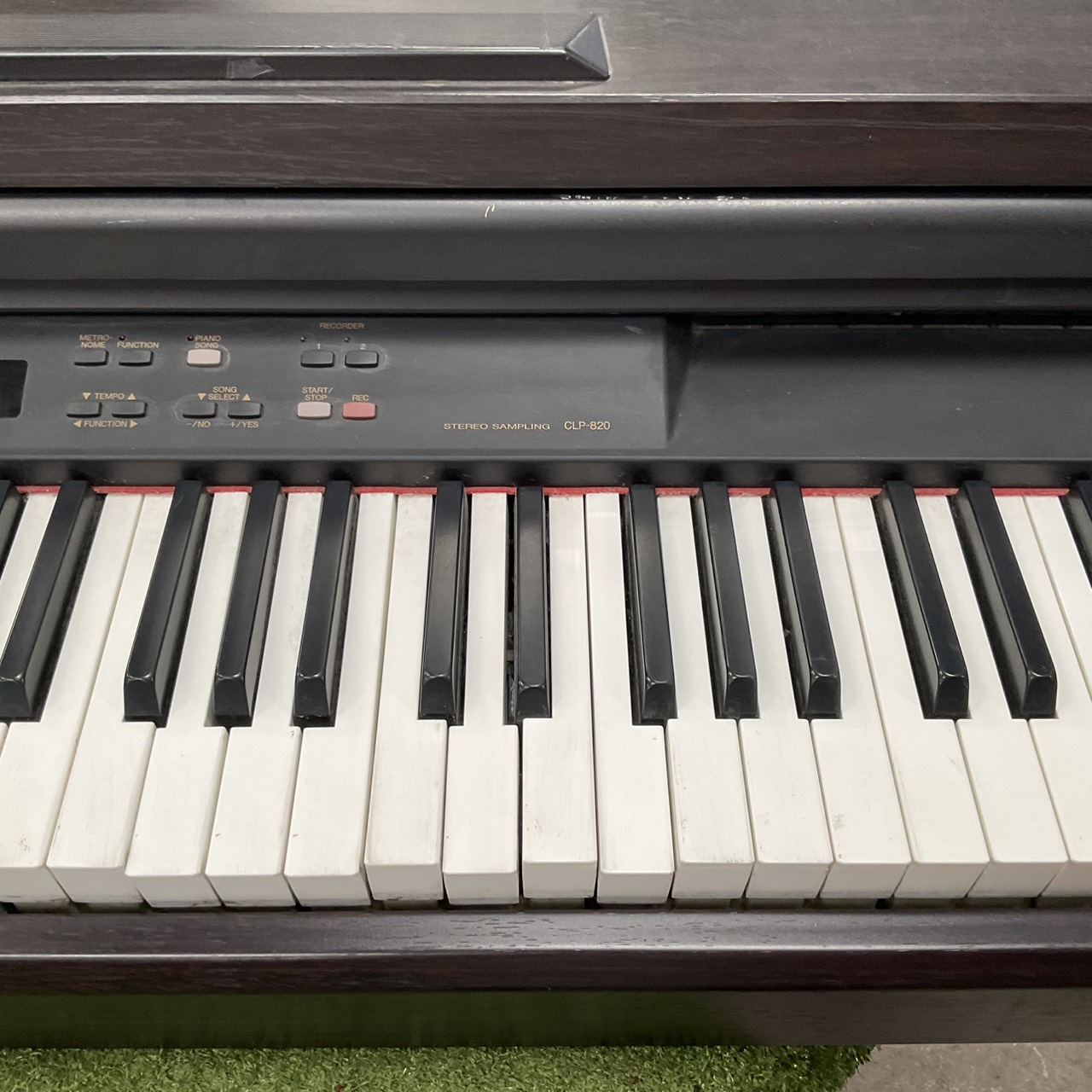 เปียโน YAMAHA : CLP-820 สินค้าไม่พร้อมใช้งาน (ต้องซ่อม)