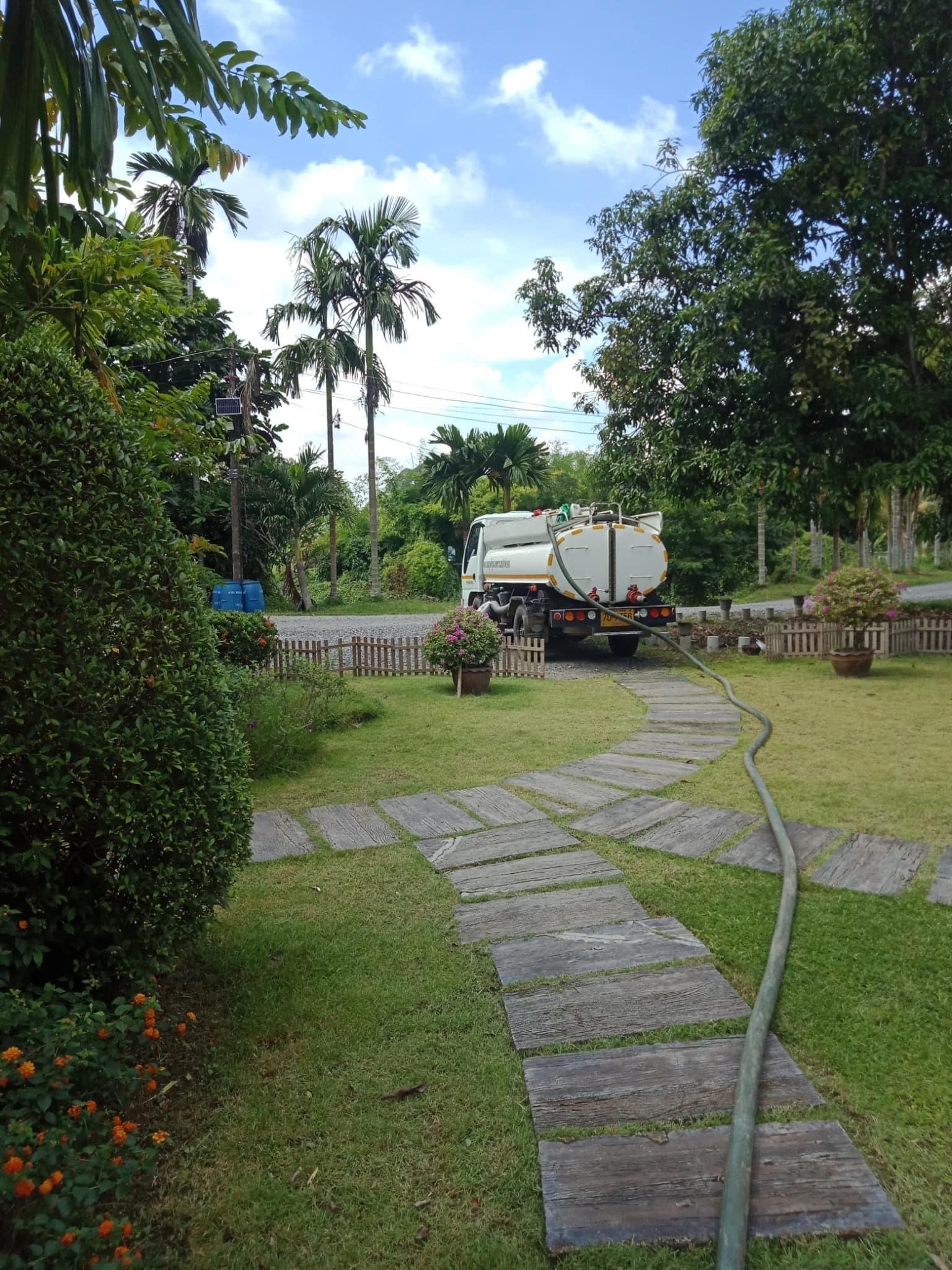 บริการรถดูดส้วม0820047597