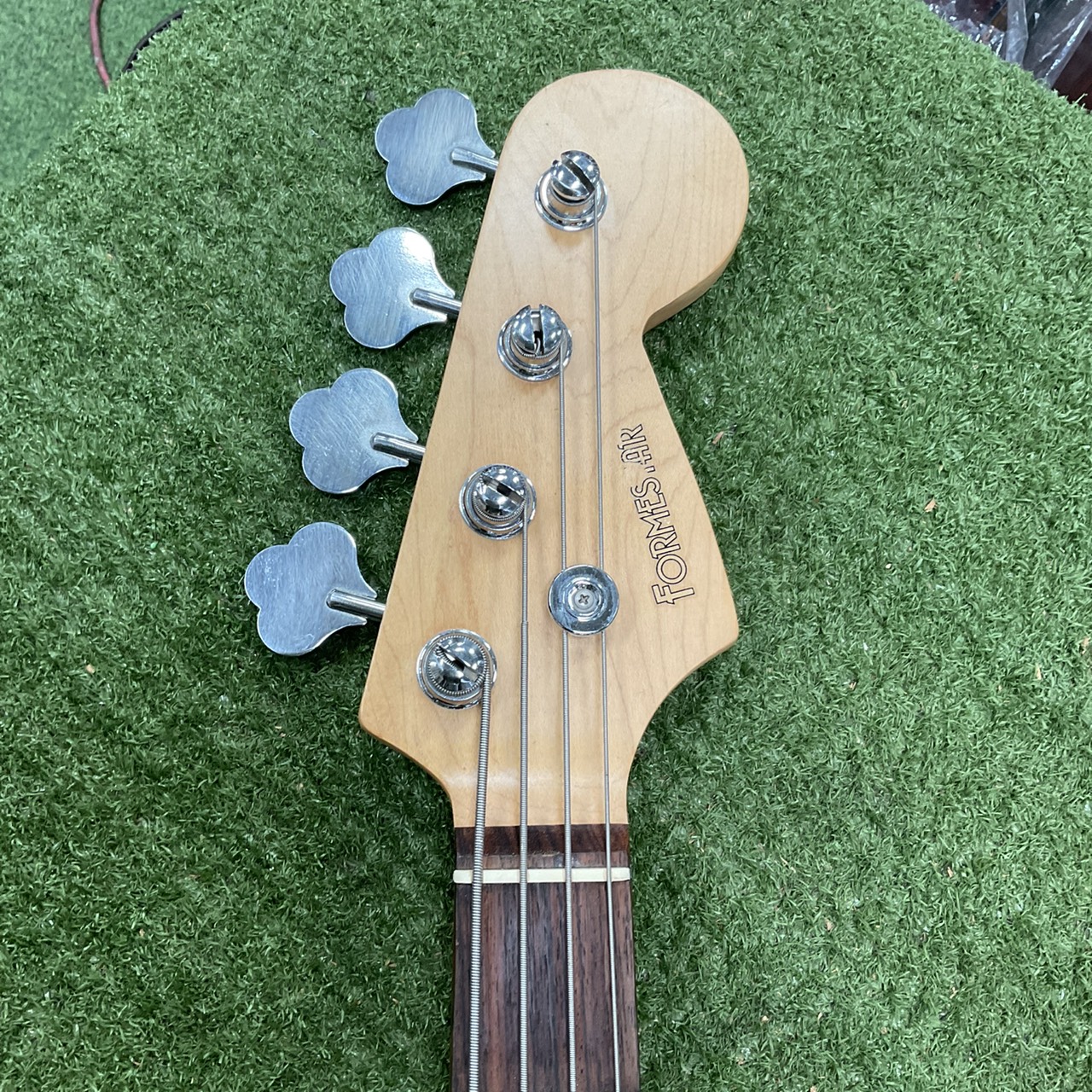 กีต้าร์เบส FORMESTAR