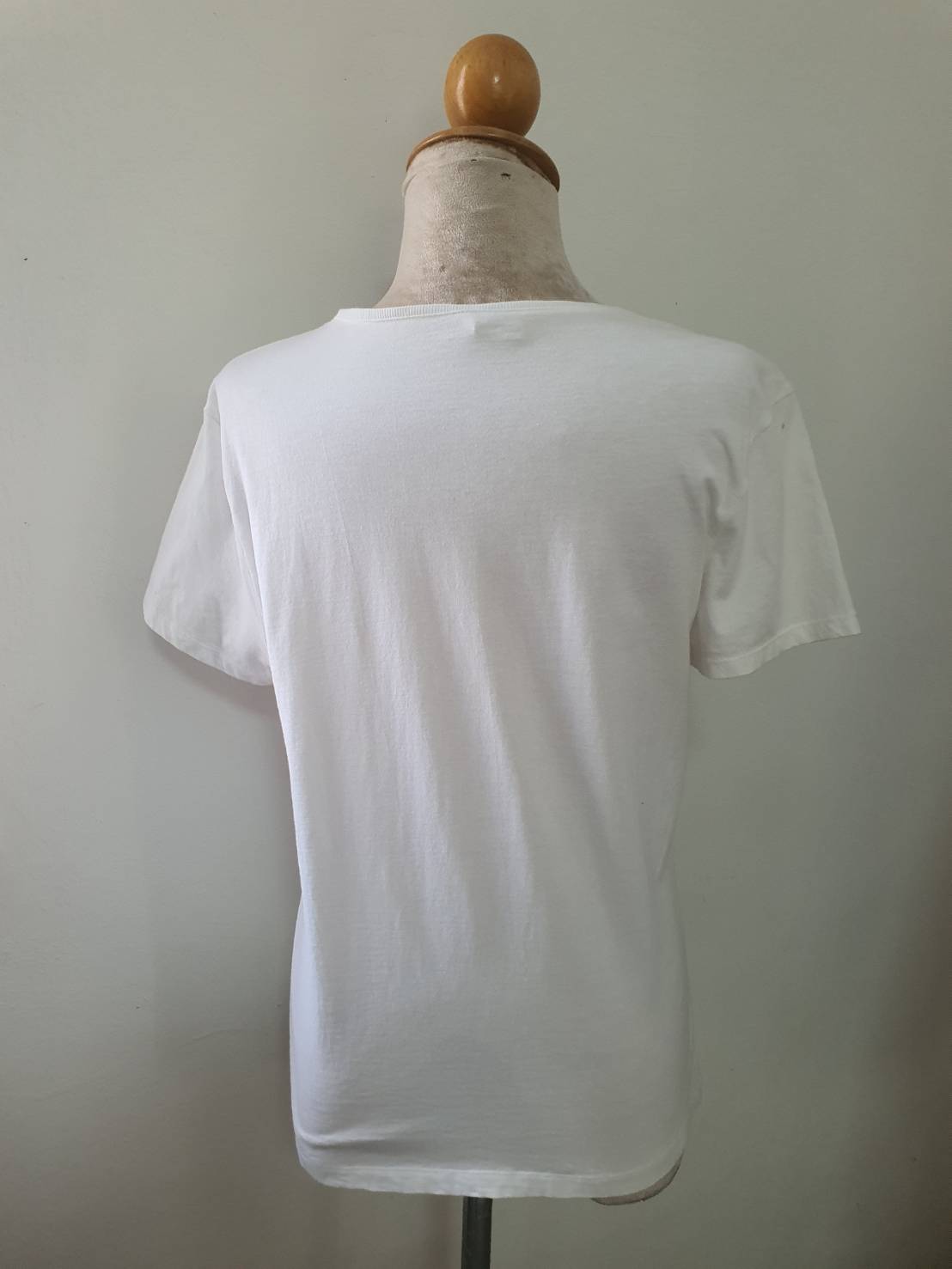 FF06297 เสื้อผ้ามือสอง สีขาว แบรนด์ AIIZ อก 36 นิ้ว