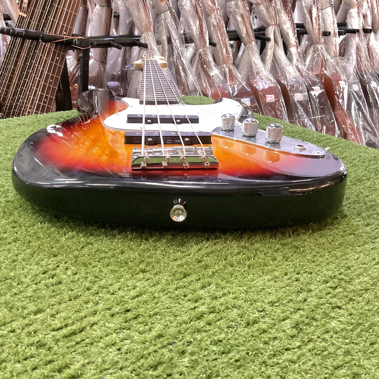 กีต้าร์เบส Sni jer (Gion)