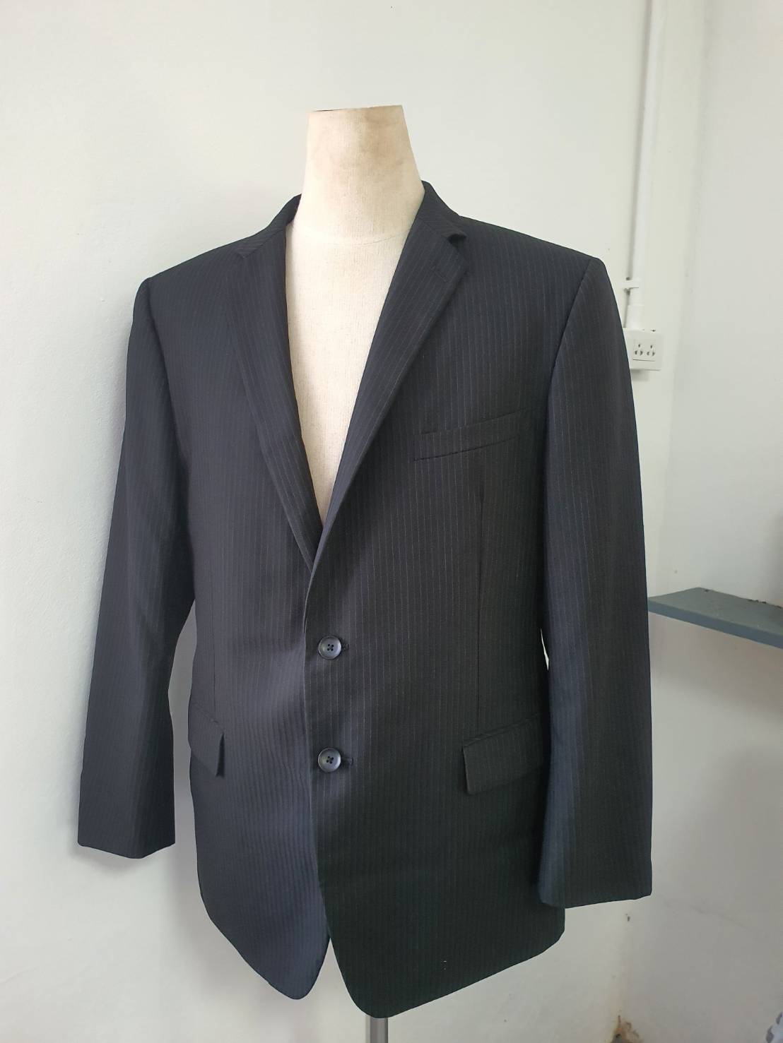 SUIT C0024 เสื้อสูท สีดำลายทาง มือสอง Pinky wolman อก 40 นิ้ว