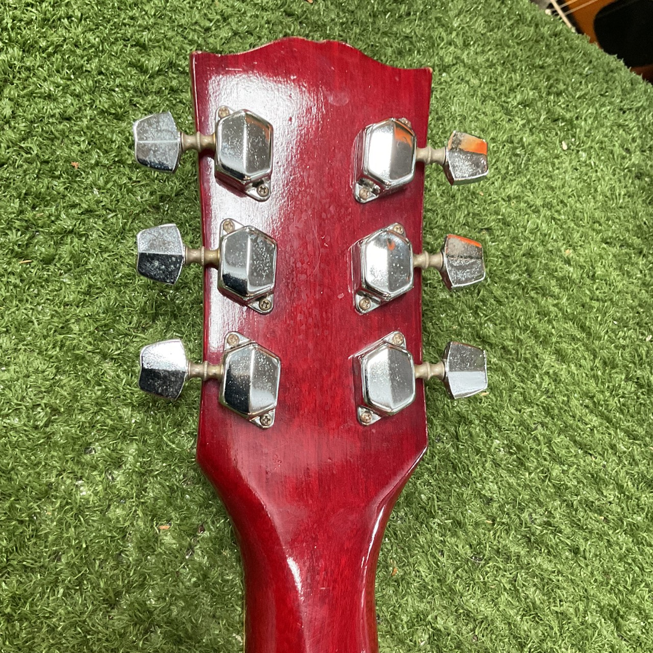 กีต้าร์ไฟฟ้า HOLLY