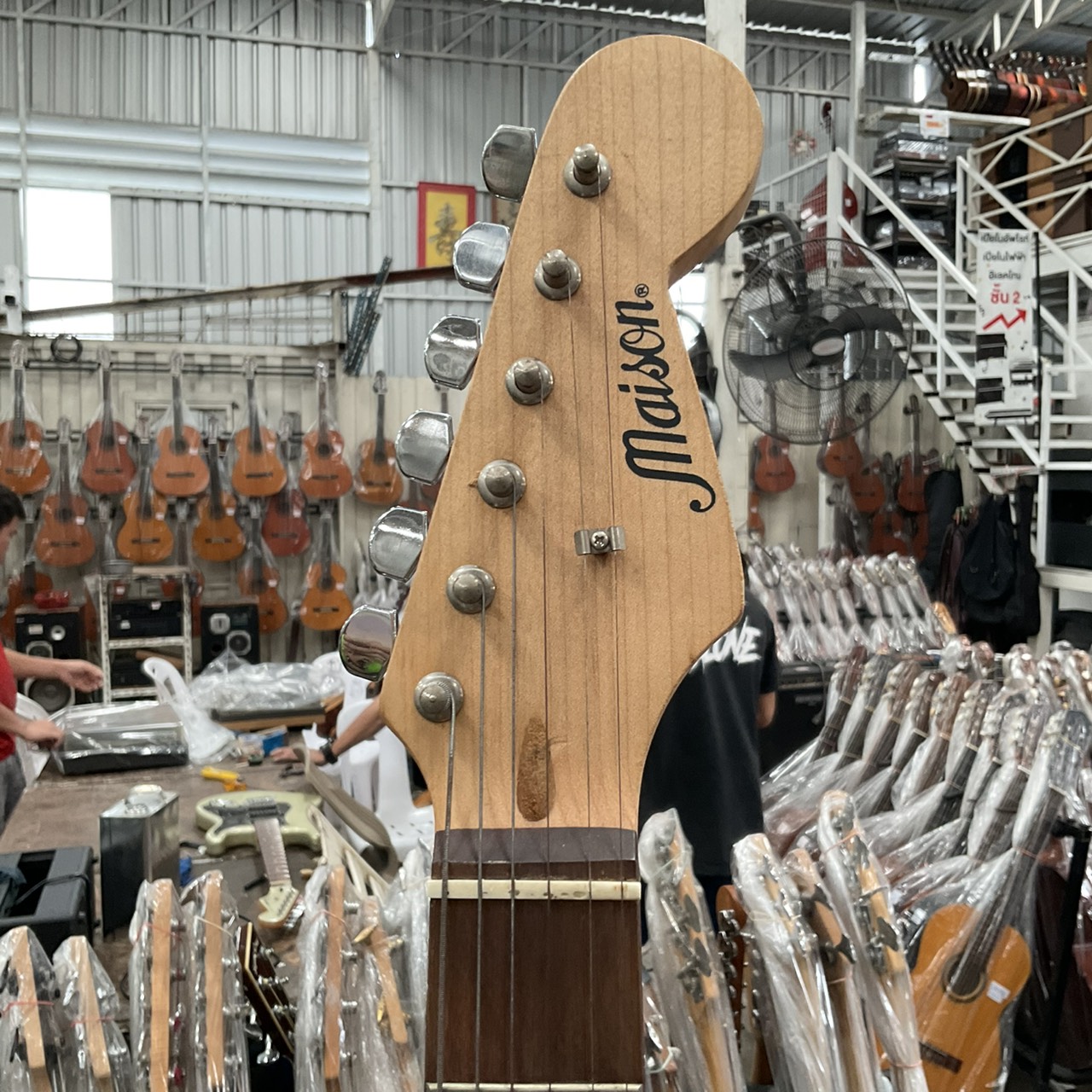 กีต้าร์ไฟฟ้า Maison