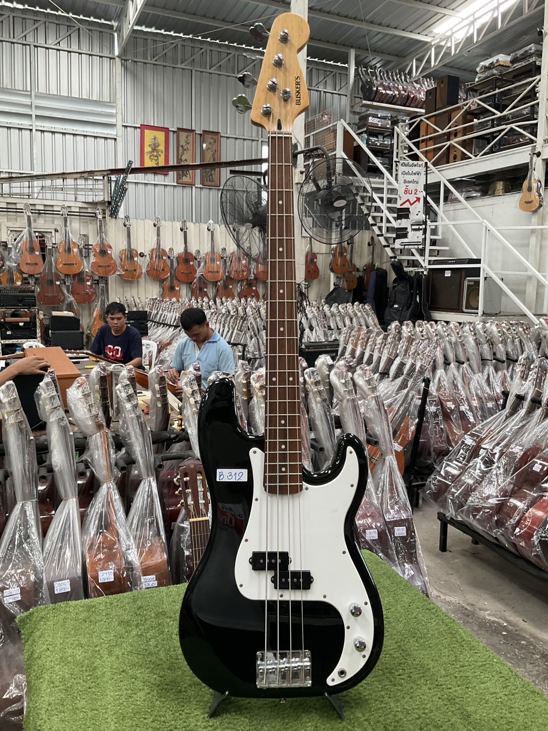 กีต้าร์เบส BUSKER'S
